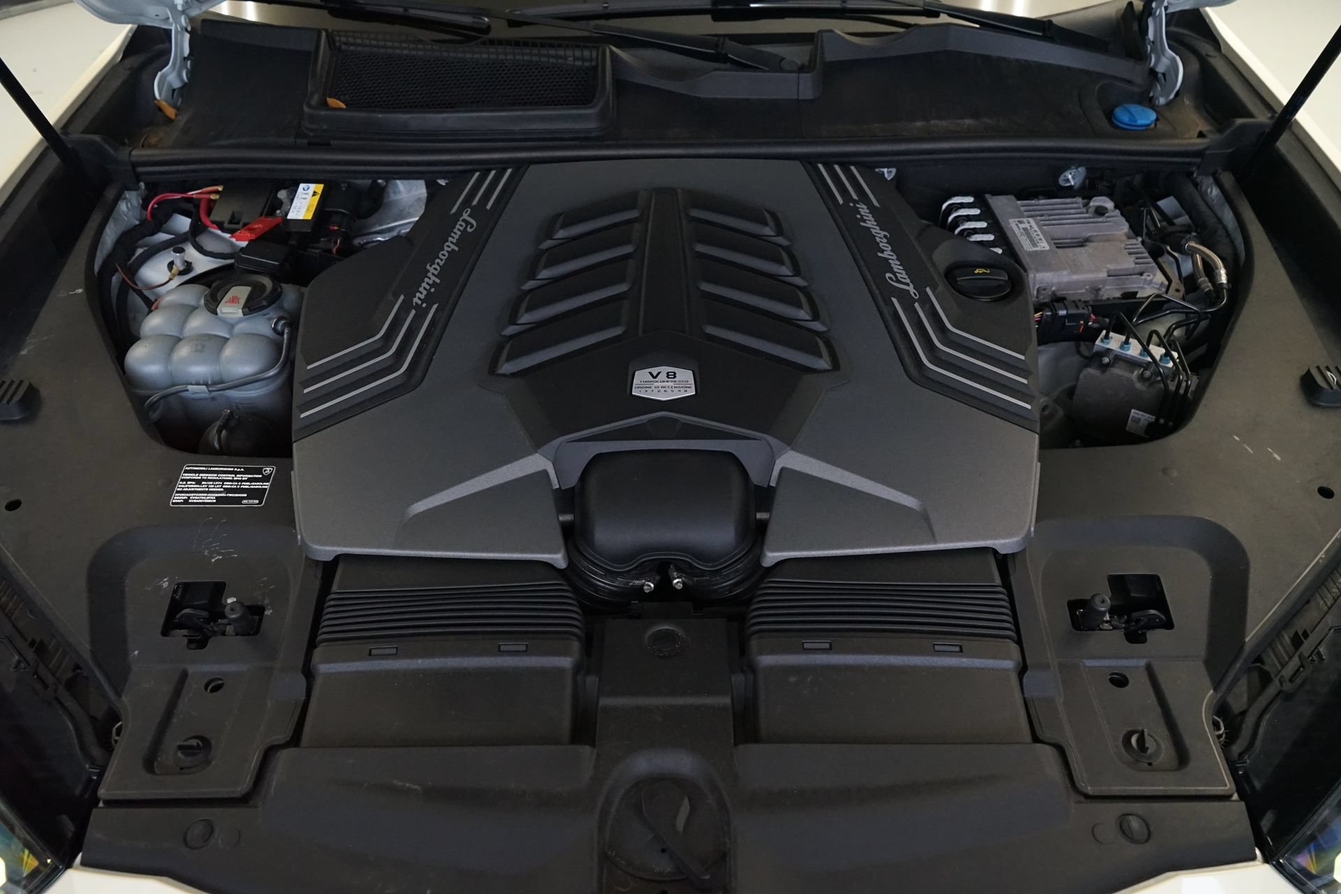Used 2019 Lamborghini Urus AWD/4WD image 28