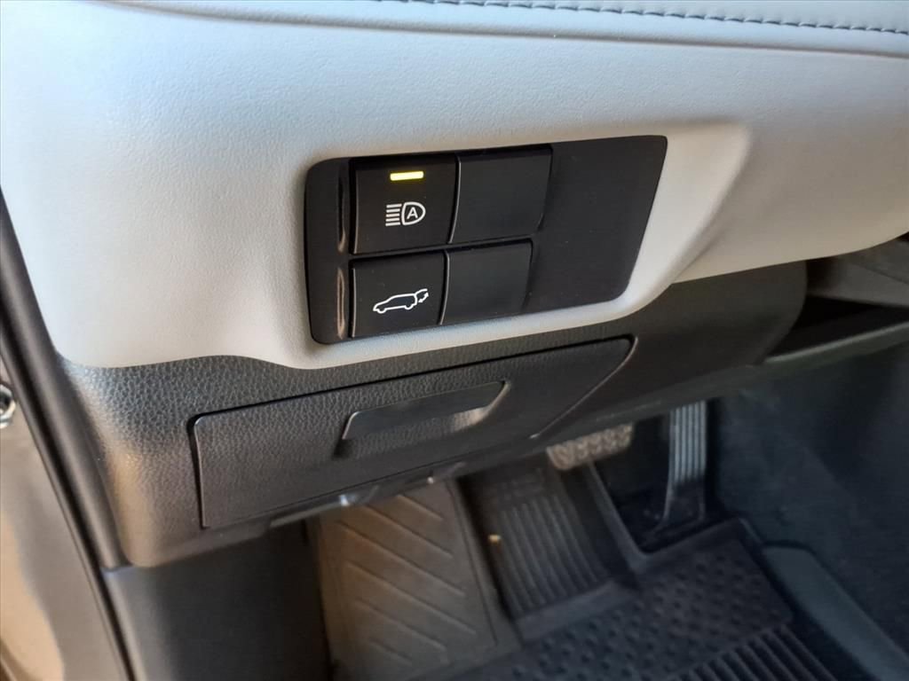 Used 2023 Toyota Highlander XLE image 27