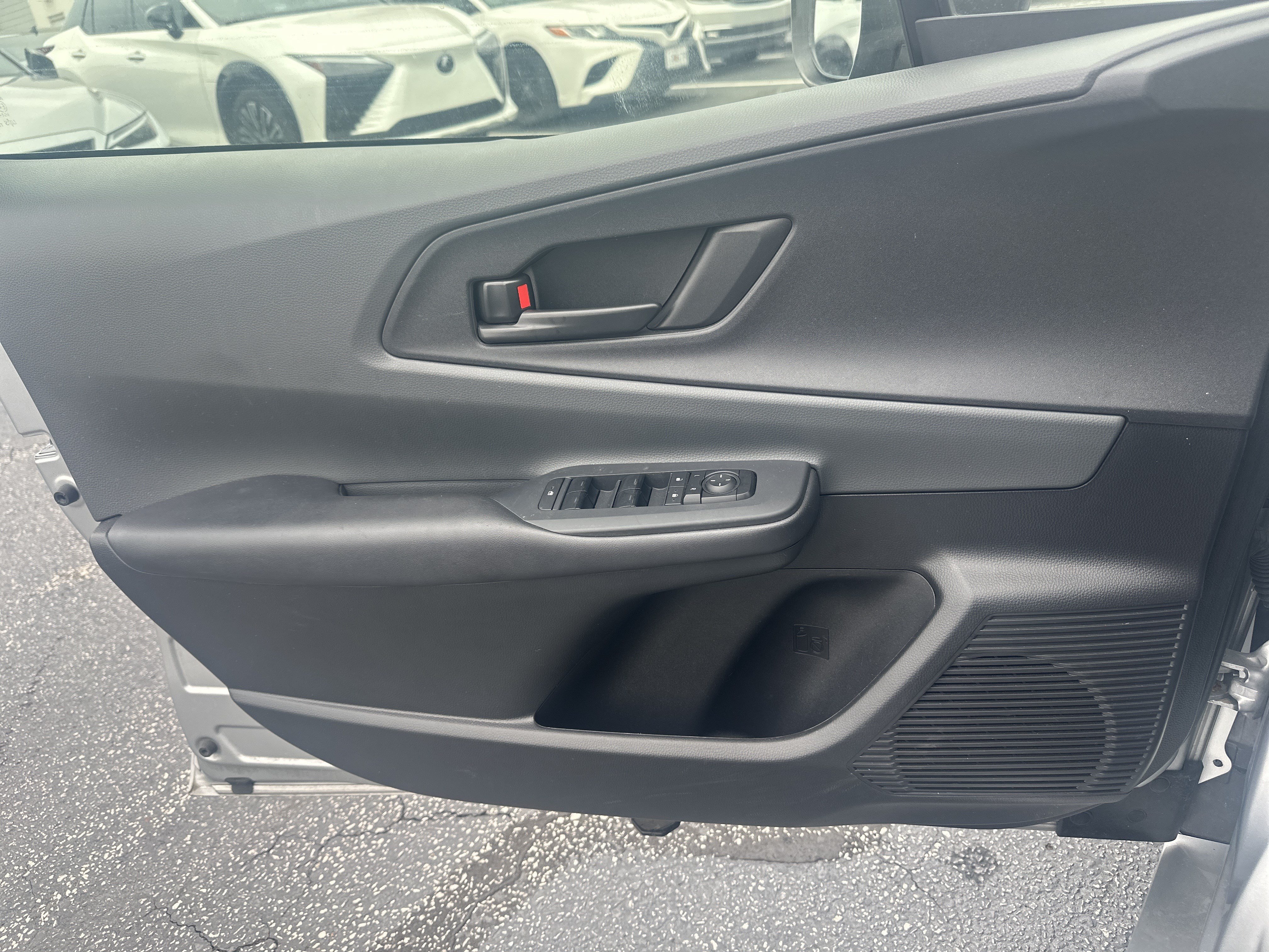 Used 2025 Toyota Prius LE FWD image 11