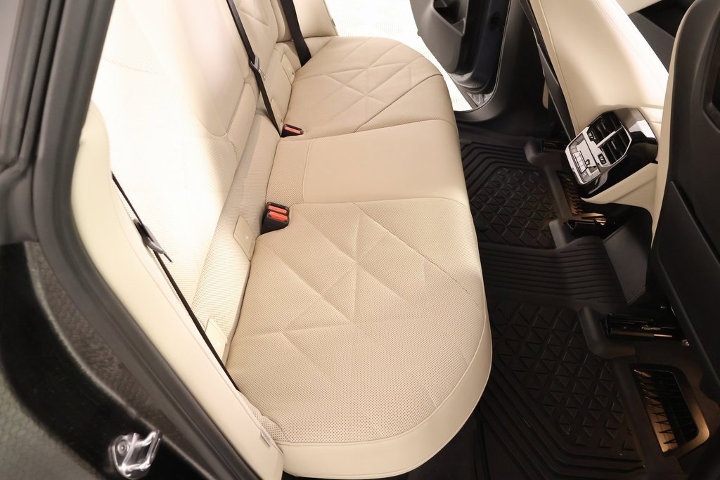 Used 2024 BMW iX xDrive50 w/ Sport Package image 15