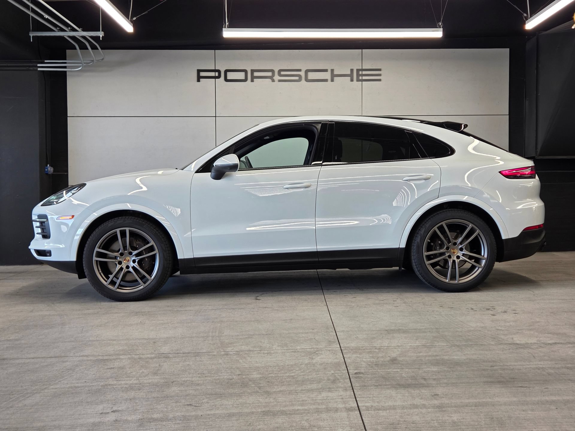 Certified 2023 Porsche Cayenne Coupe AWD/4WD image 2