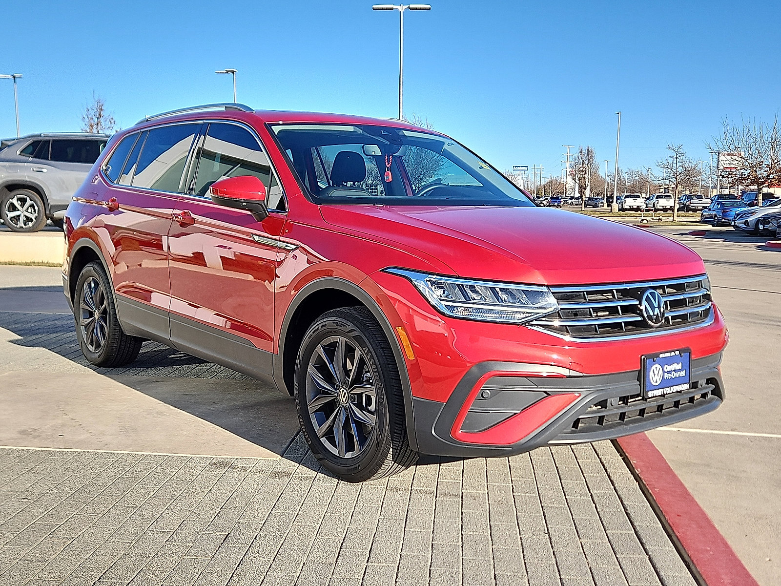 Certified 2023 Volkswagen Tiguan SE w/ Panoramic Sunroof Package image 4