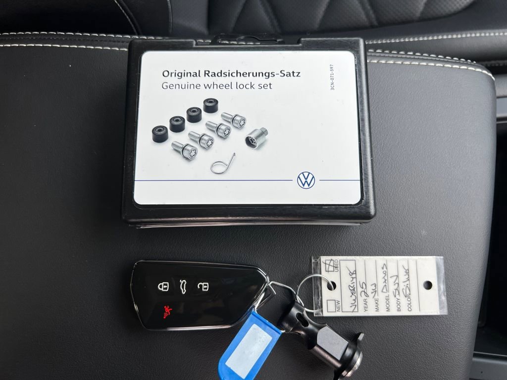 Used 2025 Volkswagen Atlas SE image 27