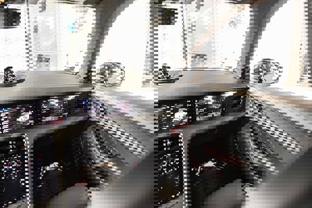 Used 2022 Porsche Taycan GTS image 40