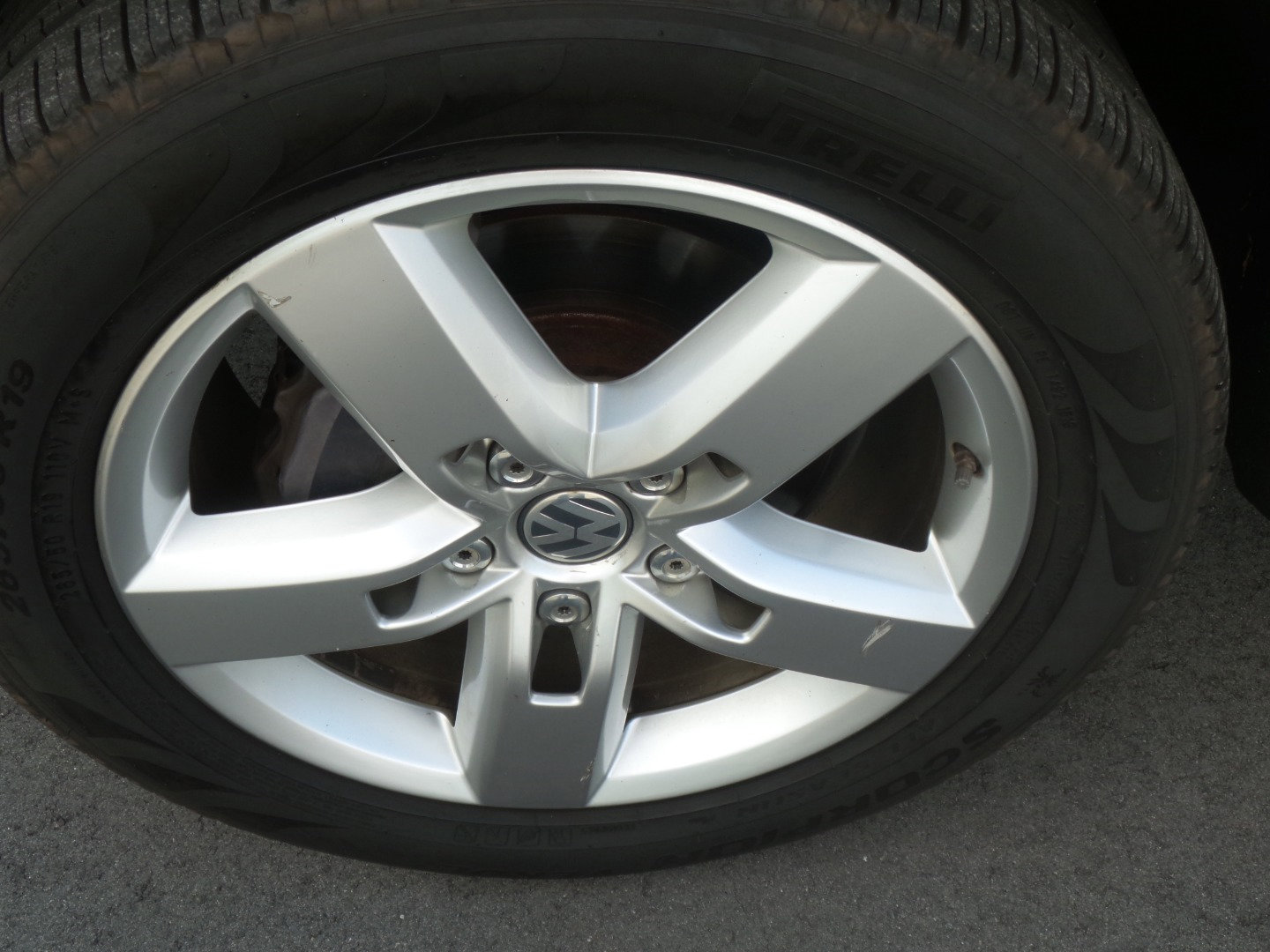 Used 2013 Volkswagen Touareg VR6 image 11