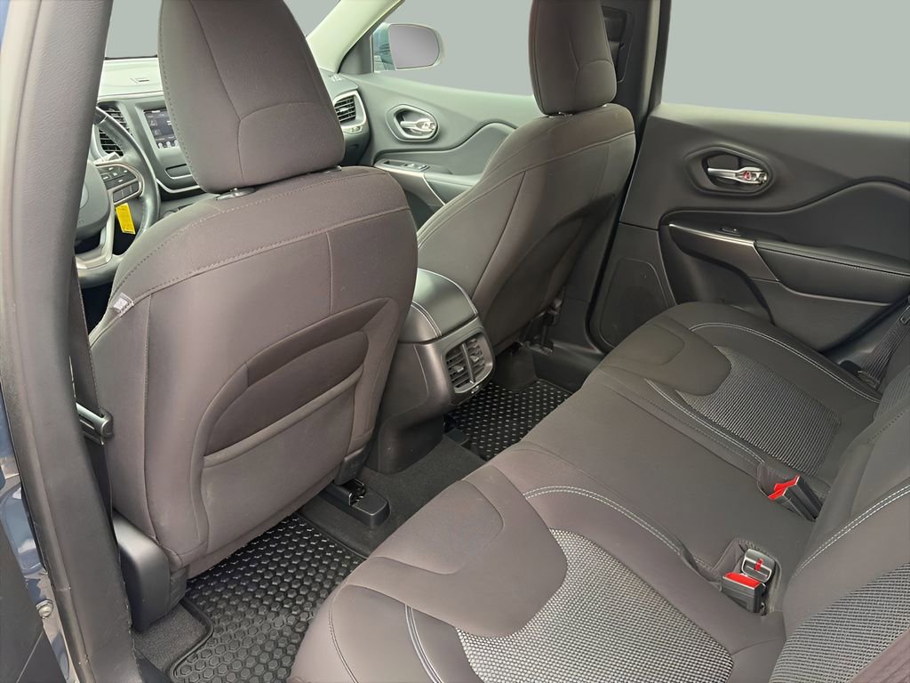 Used 2020 Jeep Cherokee Latitude w/ Cold Weather Group image 15
