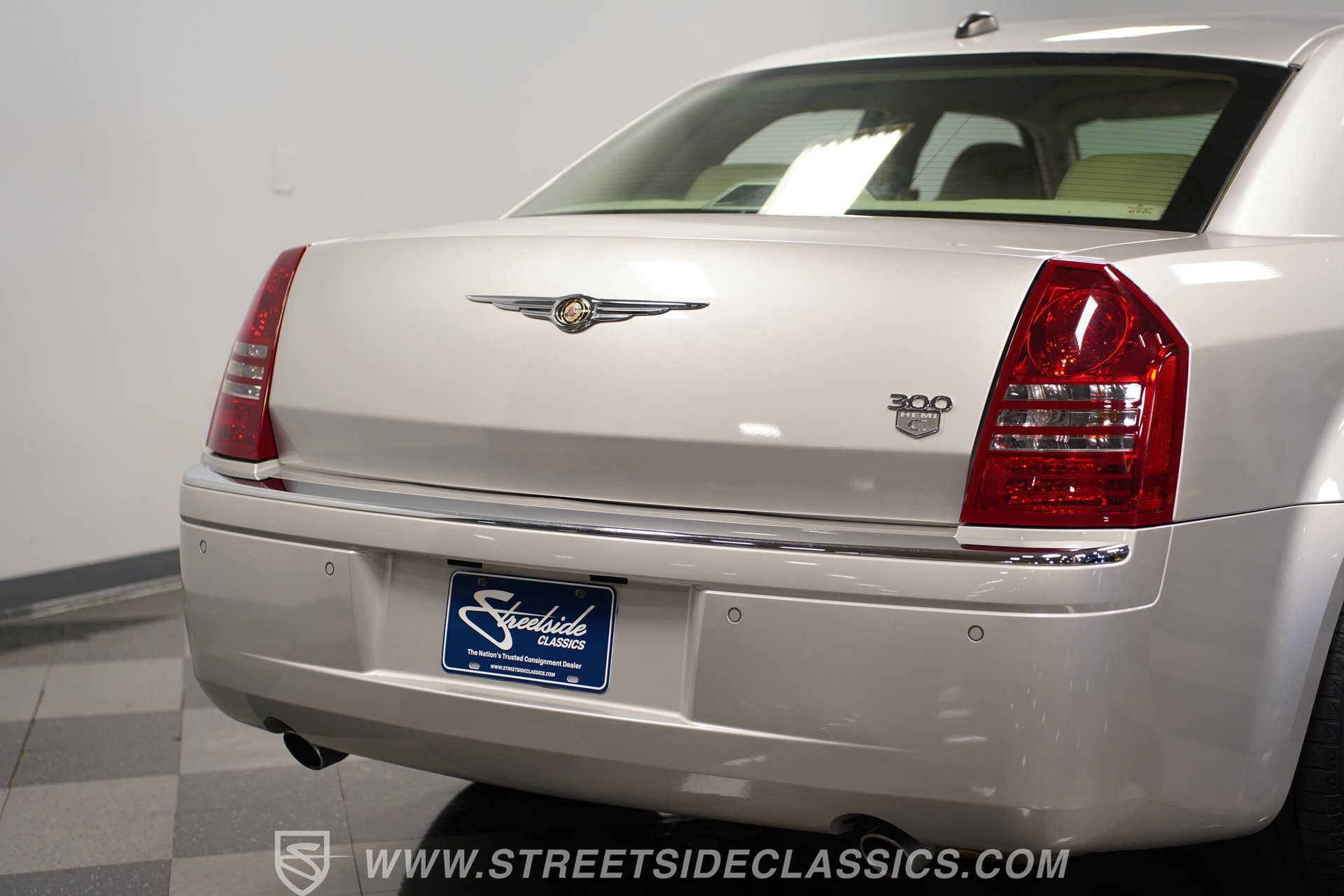 Used 2005 Chrysler 300 C w/ Navigation & Sound Group II image 26
