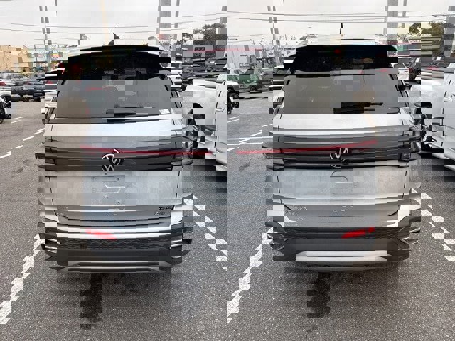 Certified 2025 Volkswagen Taos SE w/ Panoramic Sunroof Package image 10