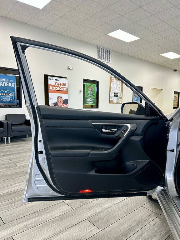 Used 2016 Nissan Altima 2.5 SR FWD image 14
