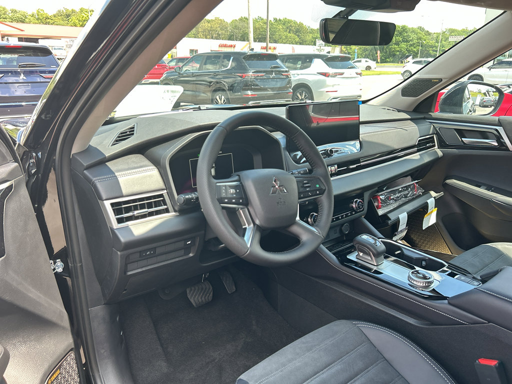 New 2025 Mitsubishi Outlander SE image 8