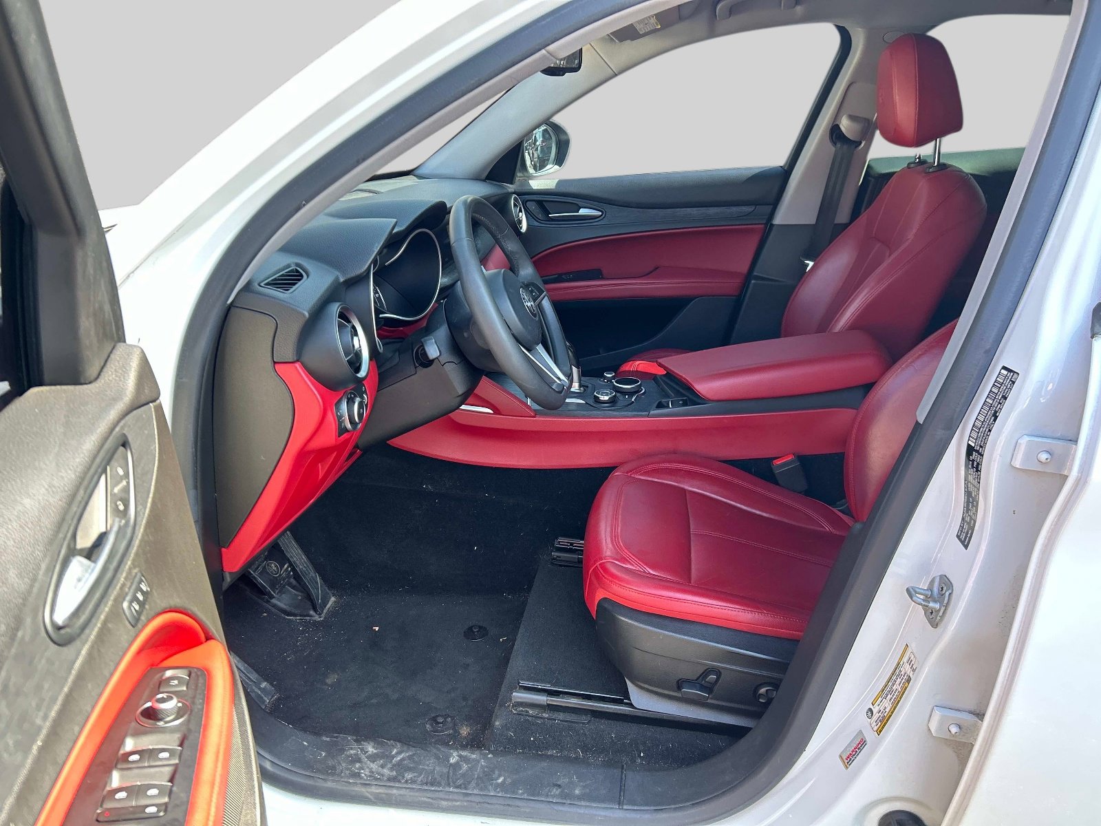 Used 2019 Alfa Romeo Stelvio RWD image 12