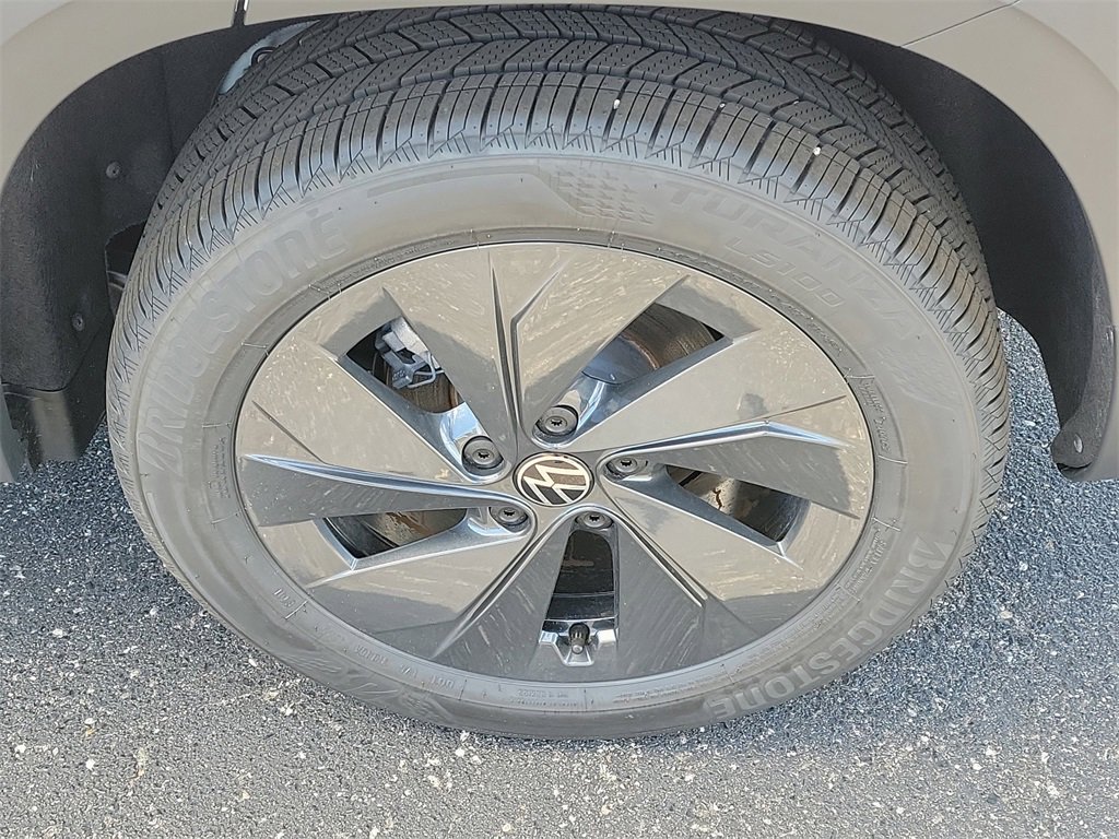 New 2026 Volkswagen Taos S image 5