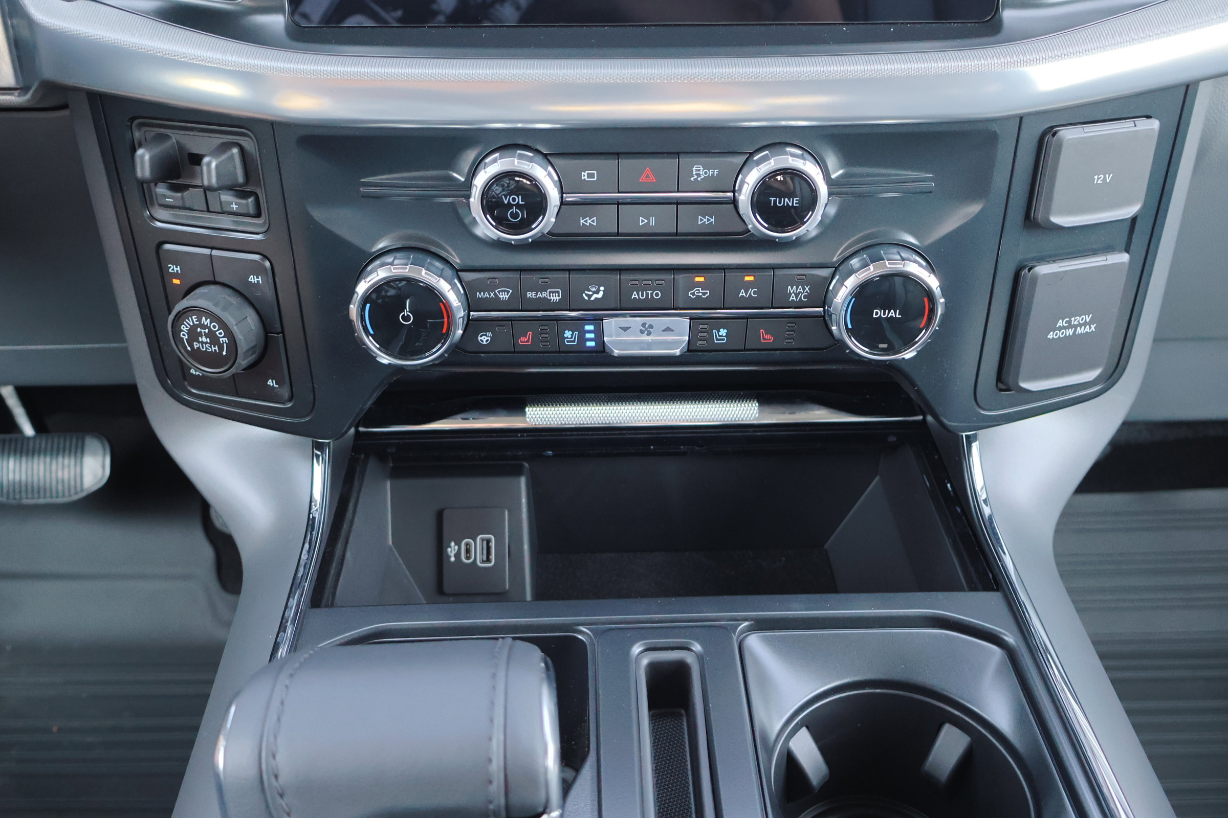 Certified 2025 Ford F150 Lariat w/ Equipment Group 501A Mid image 19