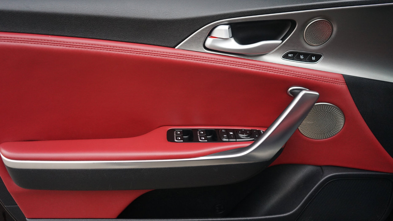 Used 2021 Kia Stinger GT2 image 9