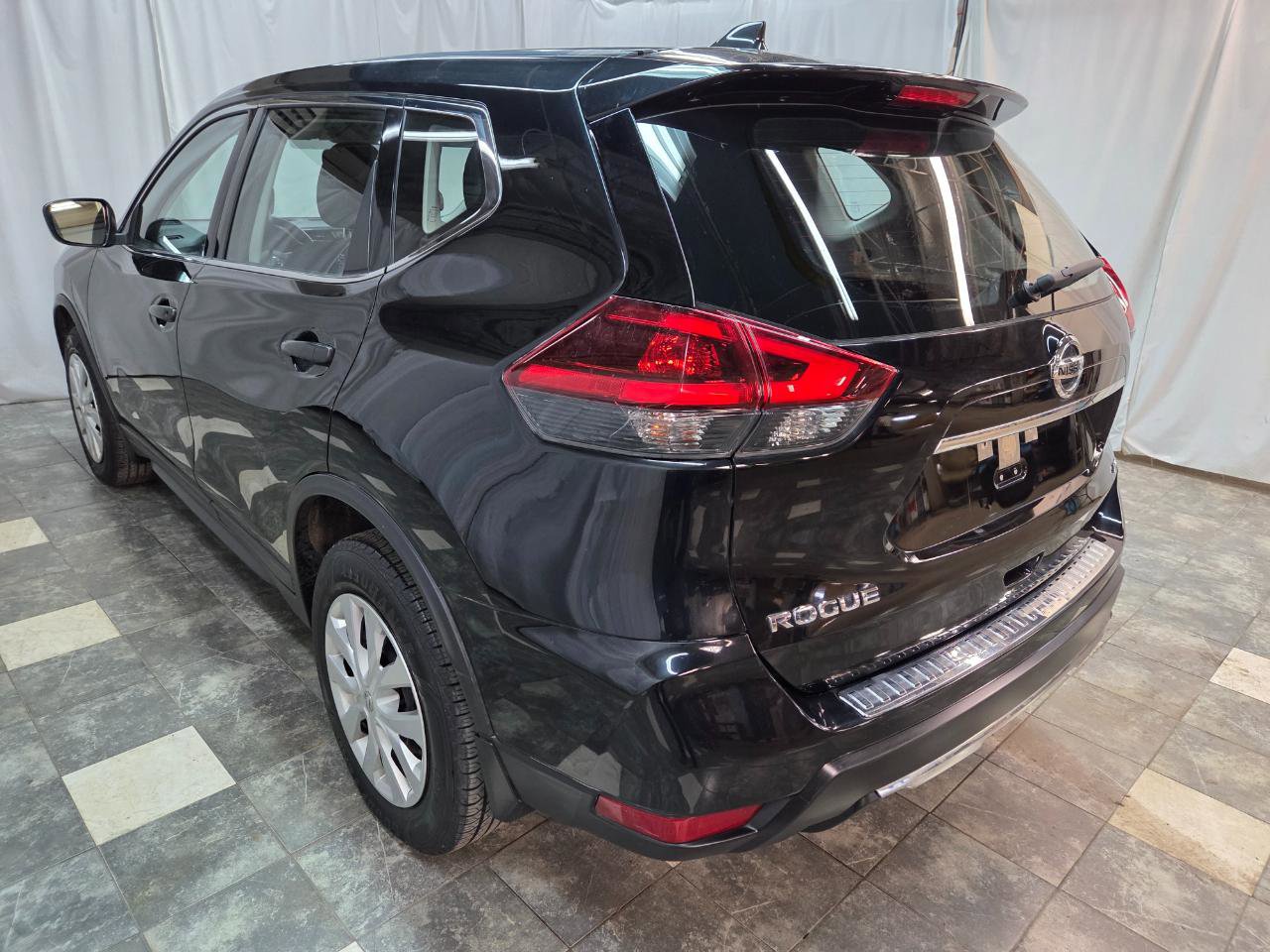 Used 2018 Nissan Rogue S image 6
