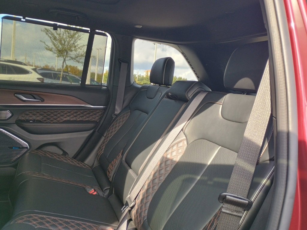 Used 2022 Jeep Grand Cherokee Summit w/ Advanced Protech Group IV image 17