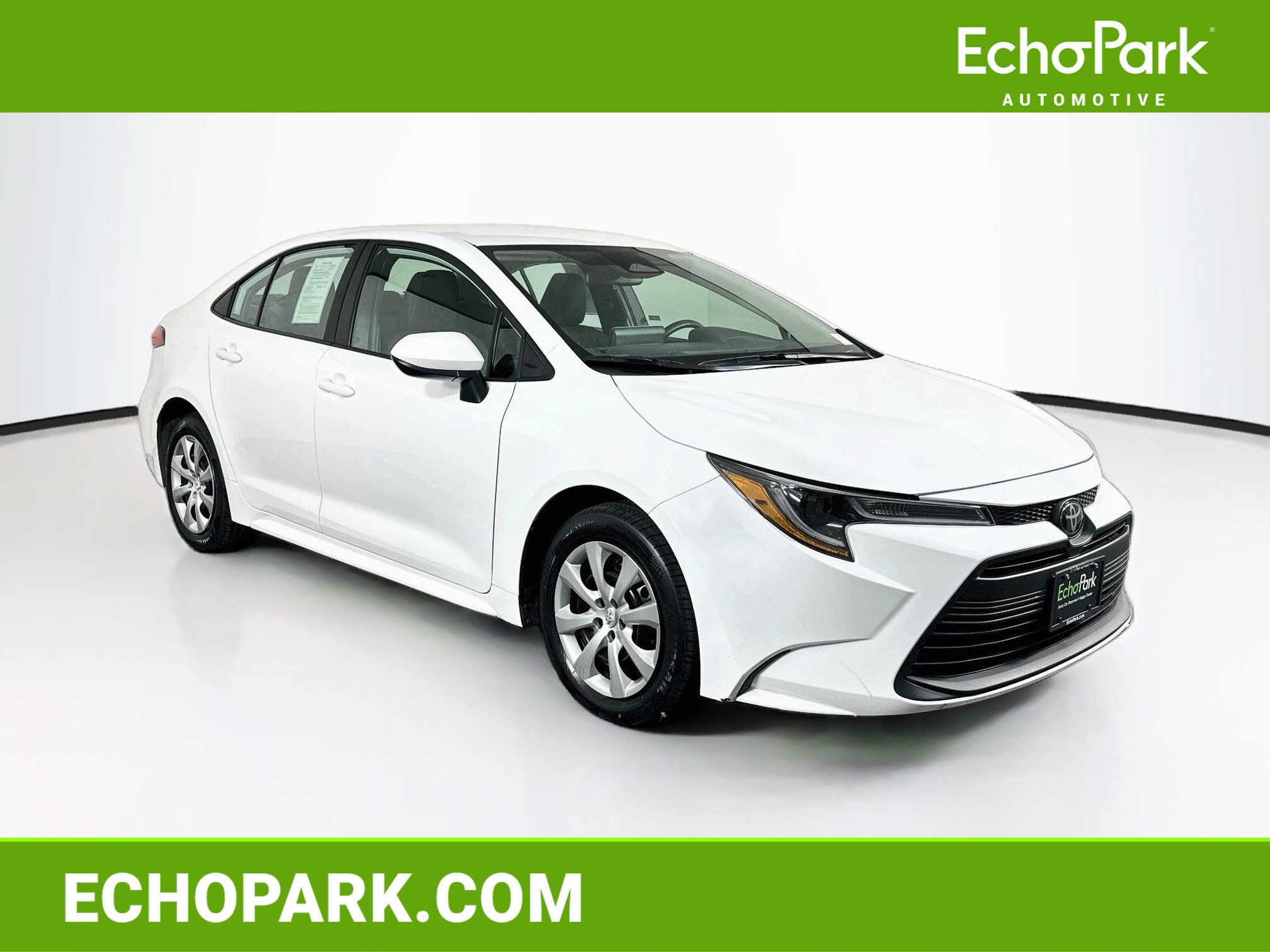Used 2025 Toyota Corolla LE FWD image 1