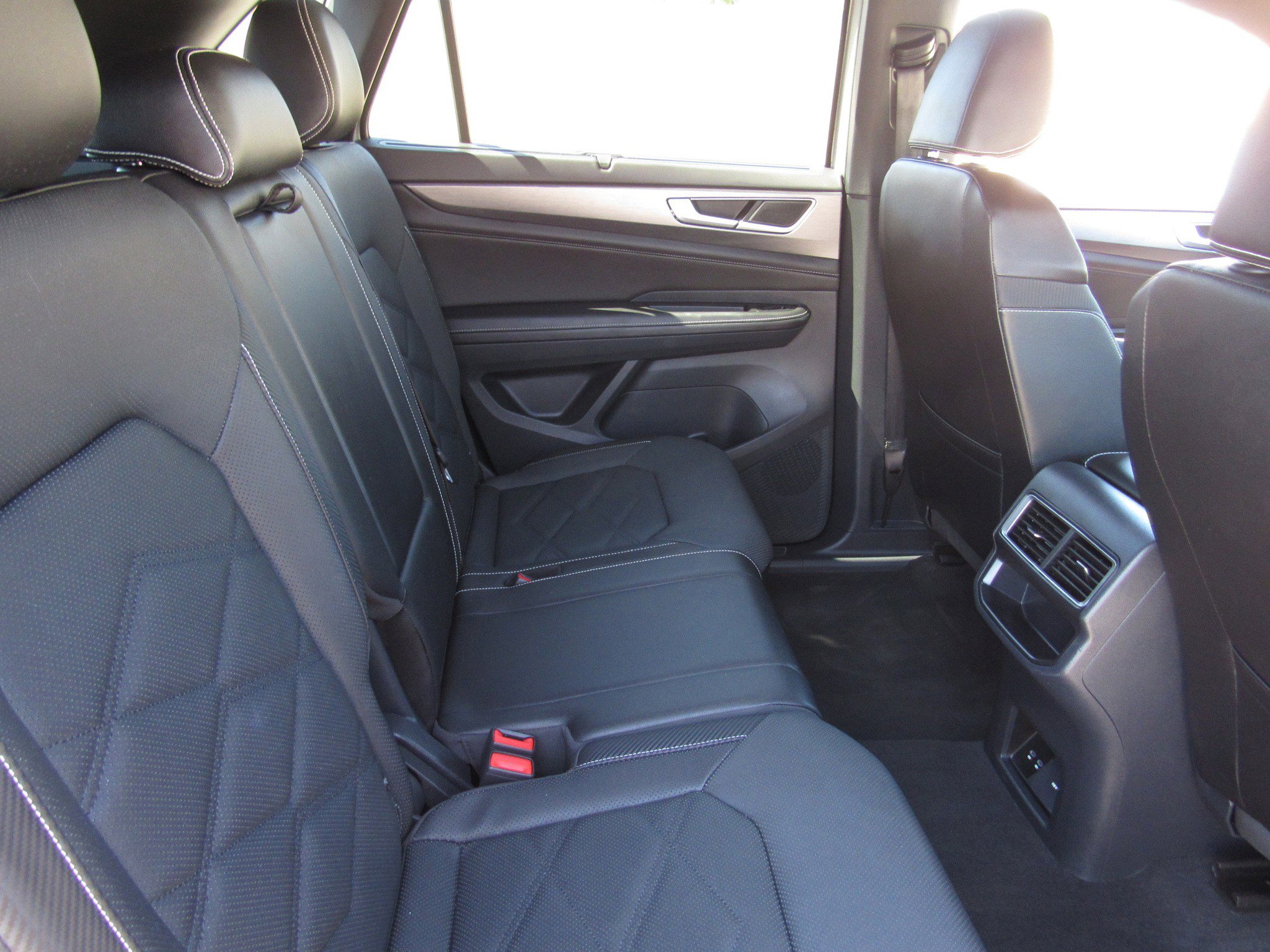 Used 2025 Volkswagen Atlas Cross Sport SE AWD/4WD image 11