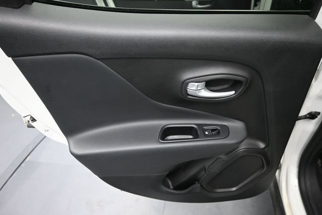Used 2023 Jeep Renegade Latitude AWD/4WD image 18