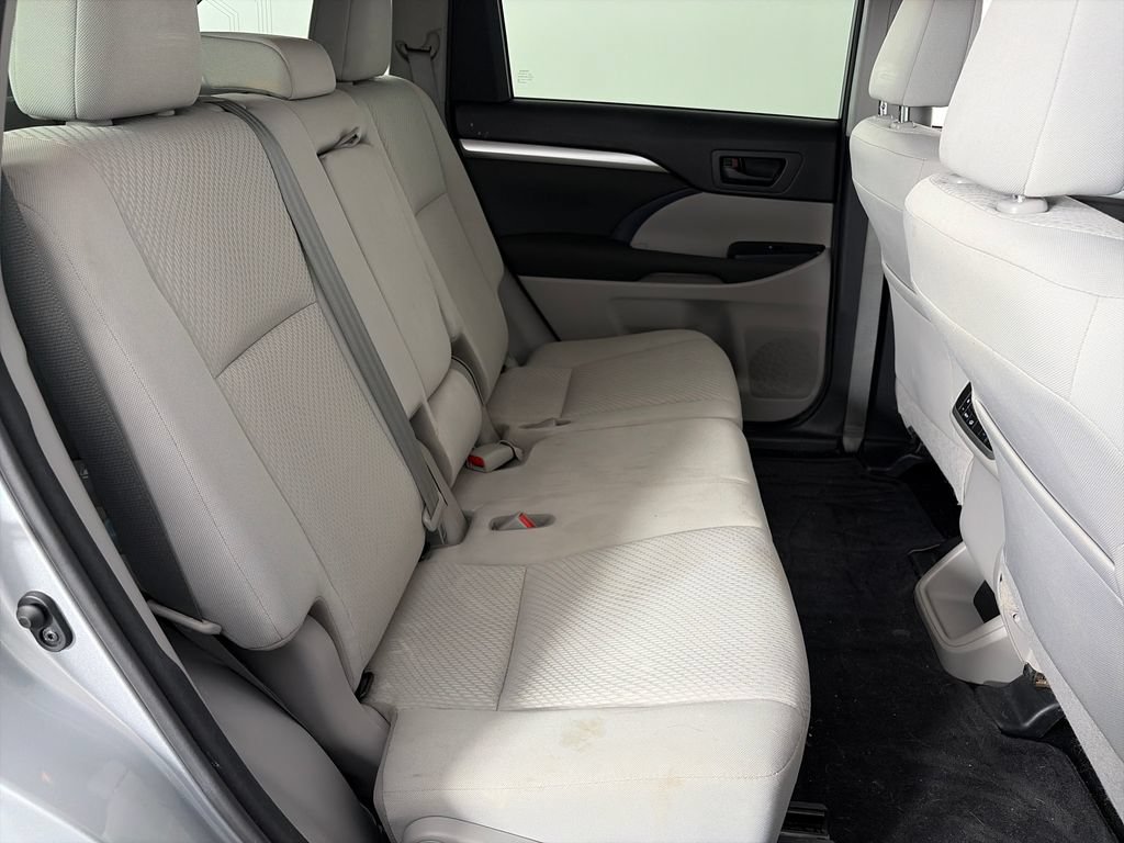 Used 2017 Toyota Highlander LE FWD image 26