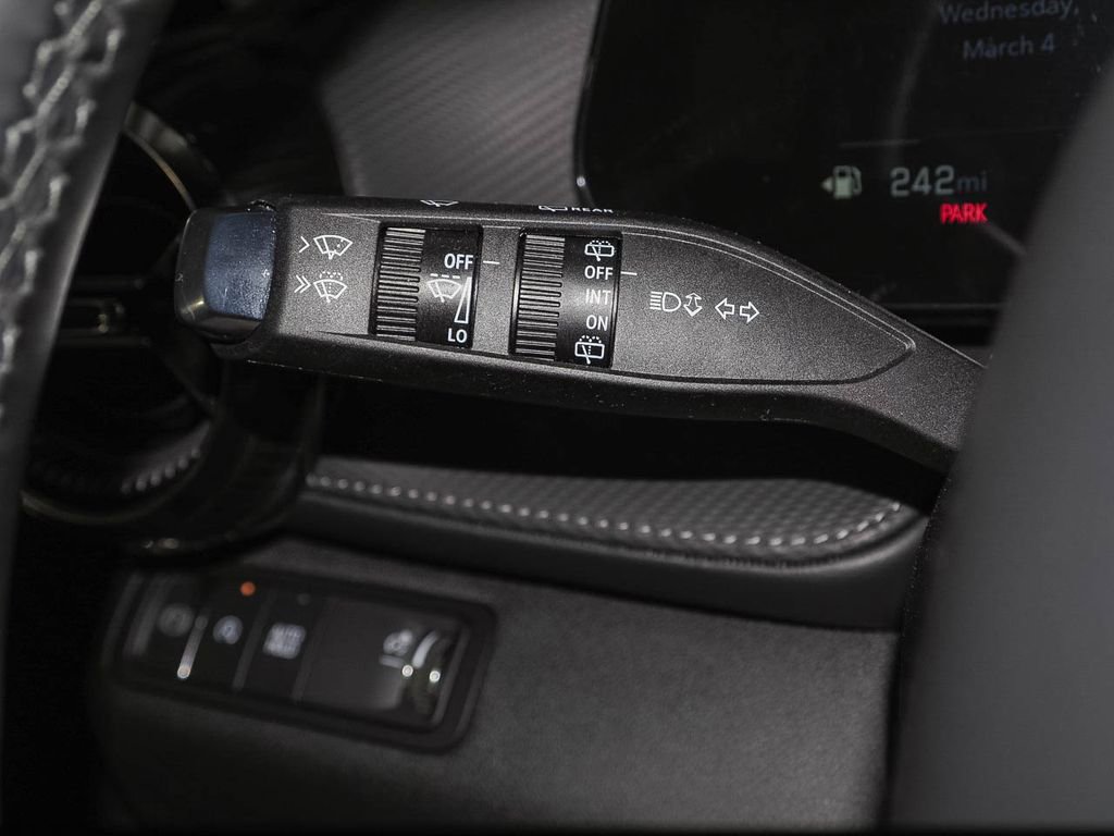 Used 2025 Chevrolet Equinox LT image 26