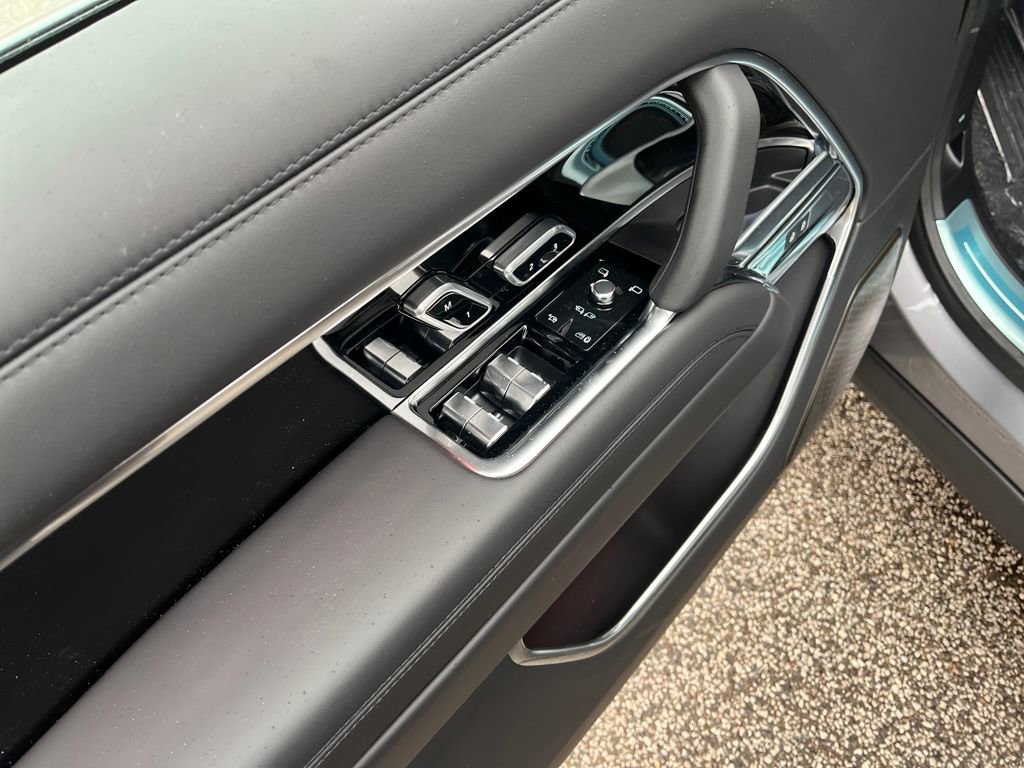 New 2026 Land Rover Range Rover Autobiography image 11