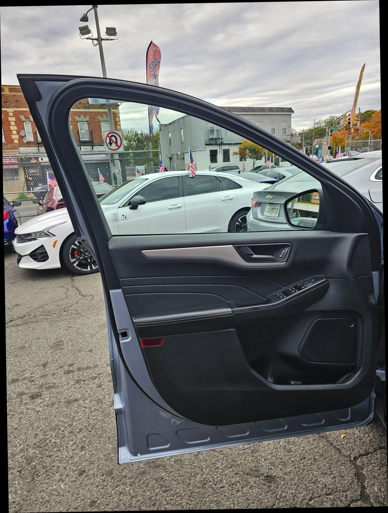 Used 2022 Ford Escape SE w/ Cold Weather Package image 12