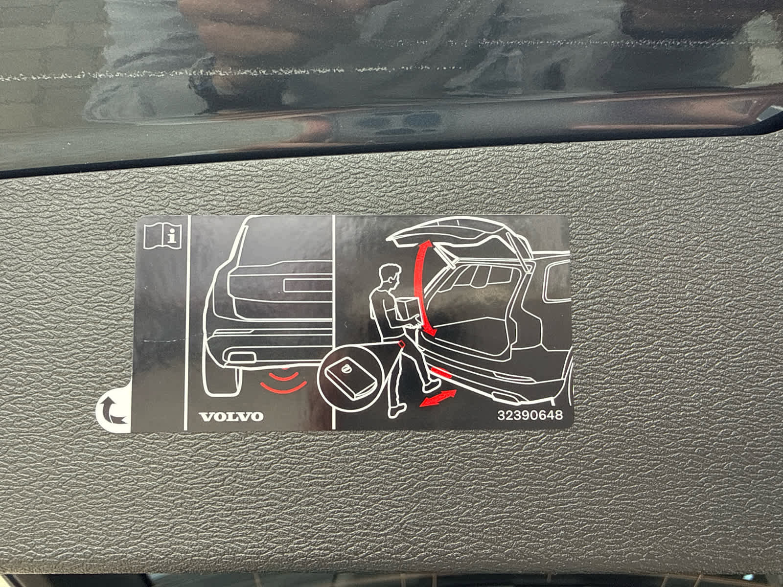 New 2026 Volvo V60 B5 Cross Country Plus w/ Protection Package Premier image 22