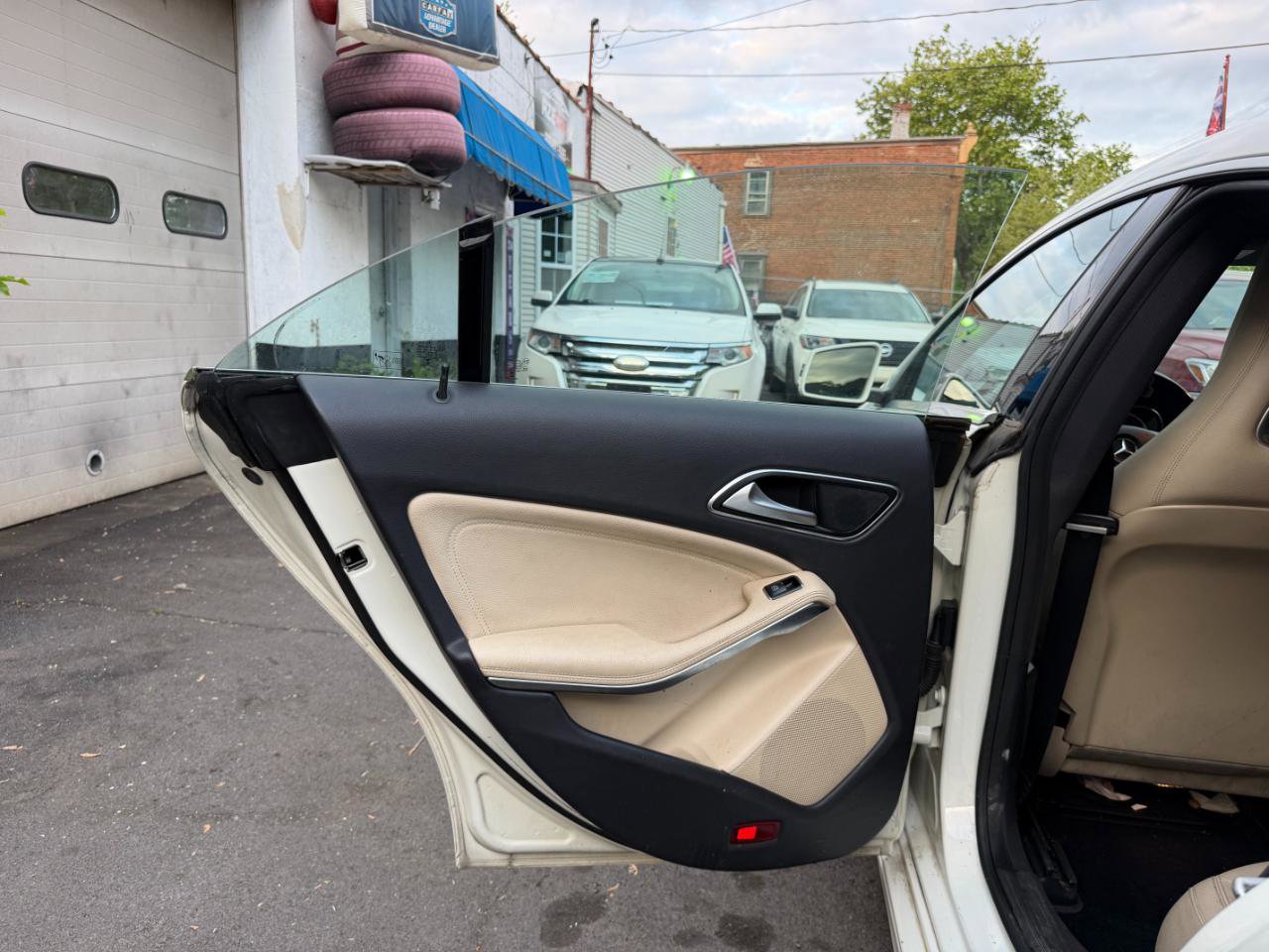 Used 2014 Mercedes-Benz CLA 250 4MATIC image 31