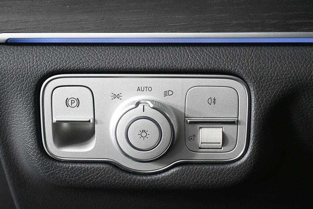 Used 2025 Mercedes-Benz GLS 580 4MATIC image 9