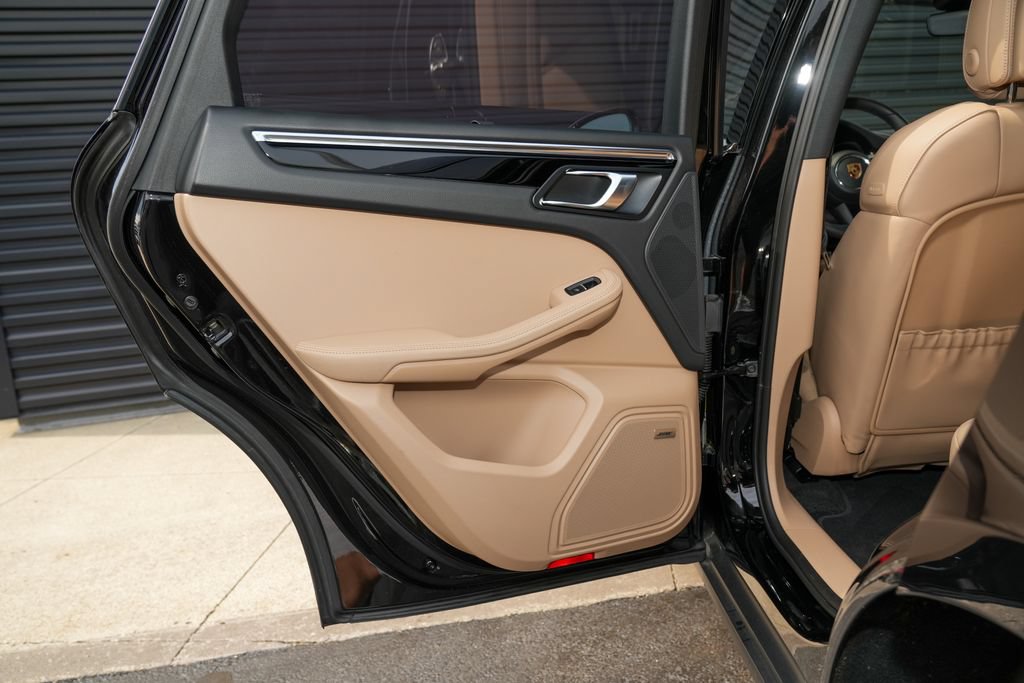 Certified 2026 Porsche Macan AWD/4WD image 33