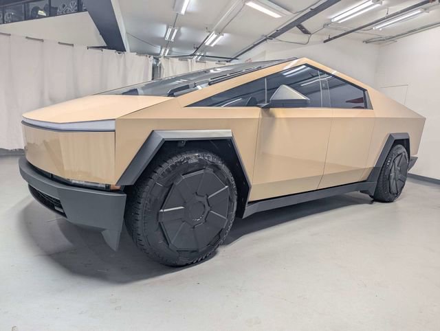 Used 2024 Tesla Cybertruck AWD Crew Cab image 5