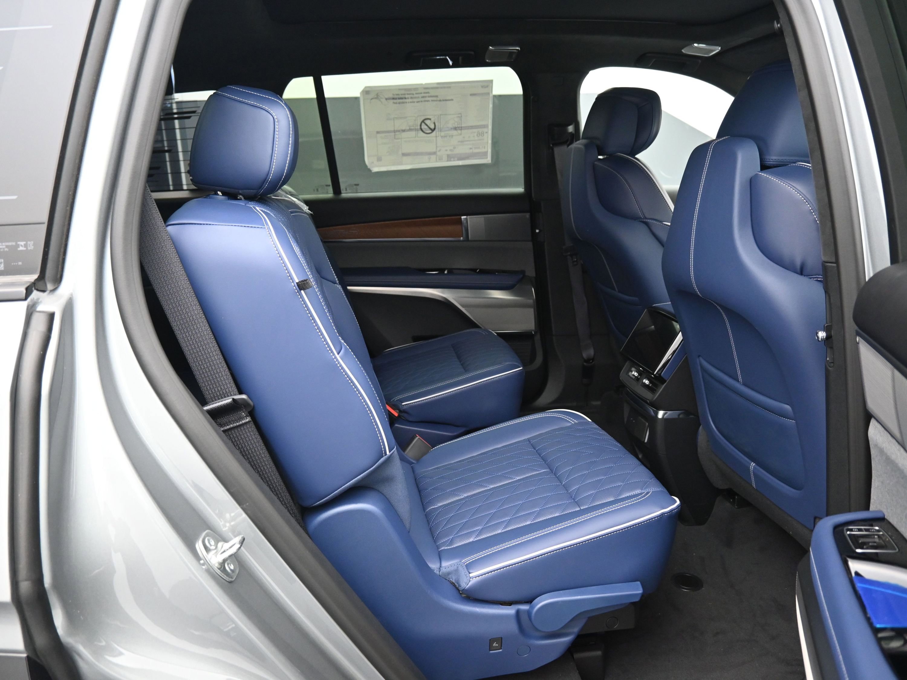 New 2026 Cadillac Vistiq Premium Luxury w/ LPO, Floor Liner Package image 12