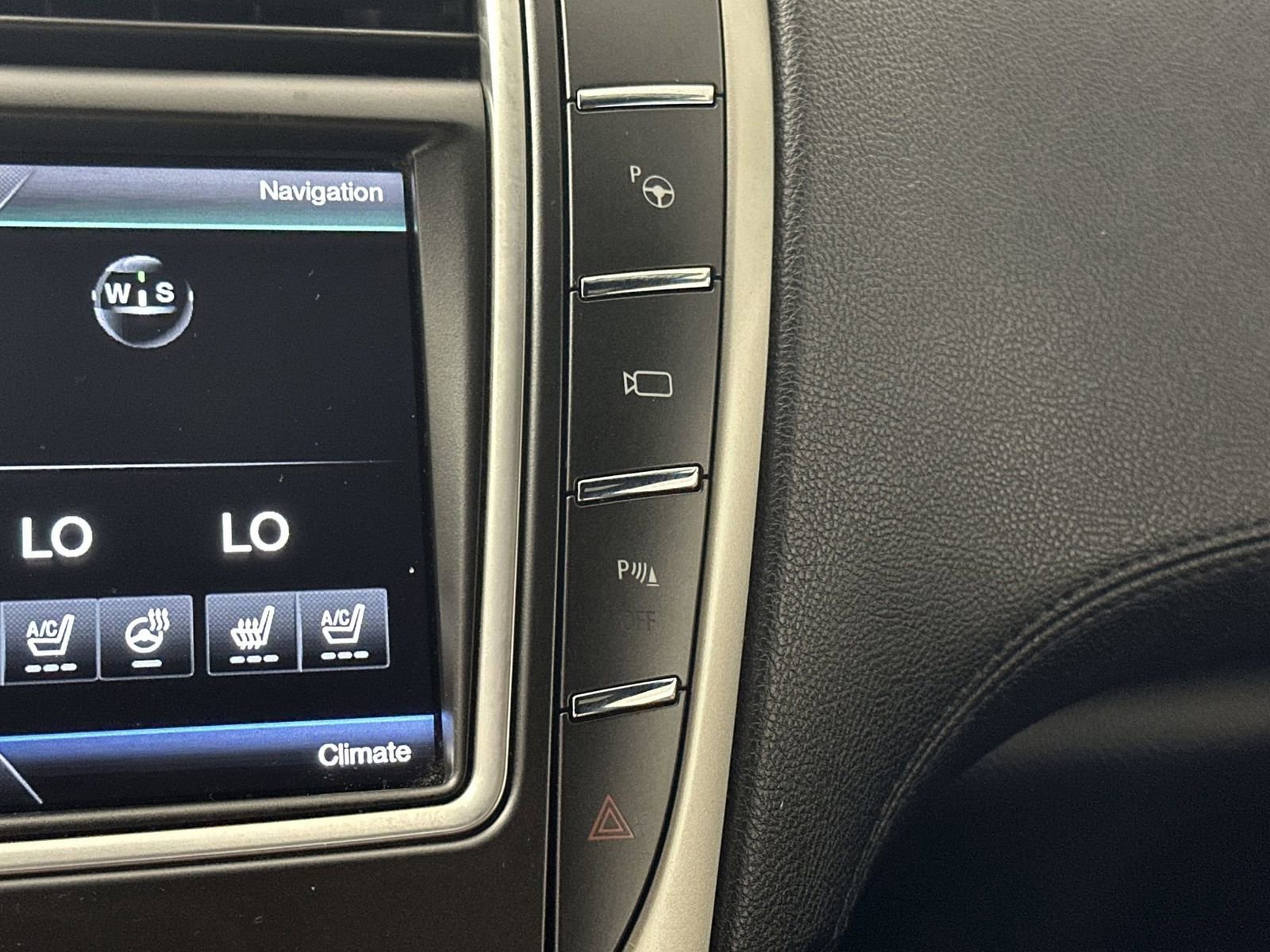Used 2016 Lincoln MKX Reserve w/ Technology Package AWD/4WD image 18