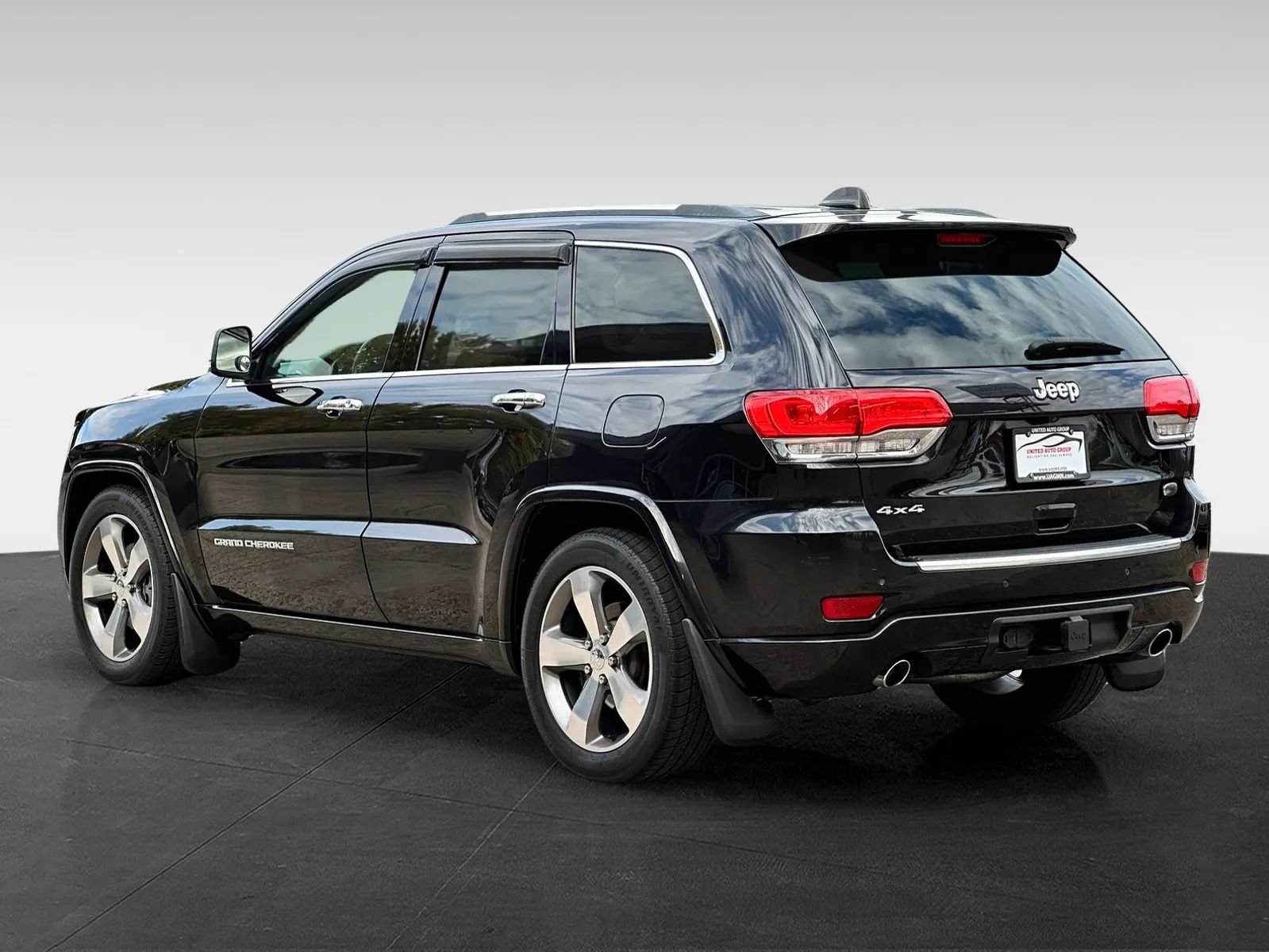 Used 2015 Jeep Grand Cherokee Overland AWD/4WD image 5