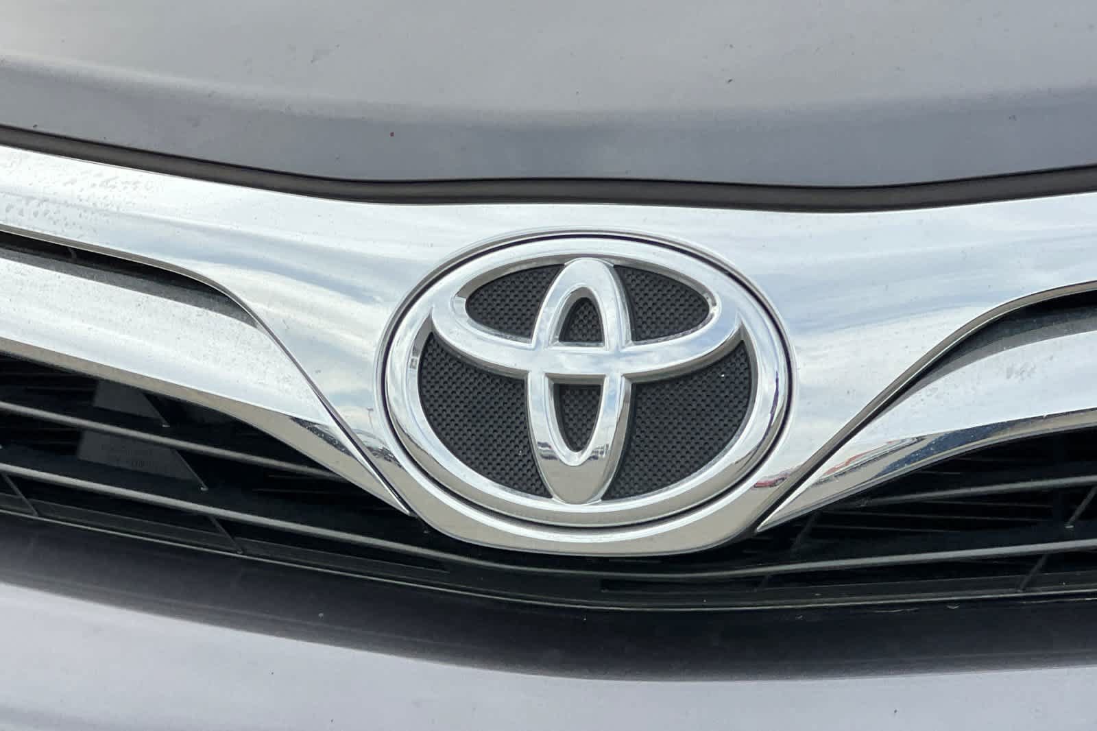 Used 2012 Toyota Camry XLE w/ Convenience Pkg FWD image 16
