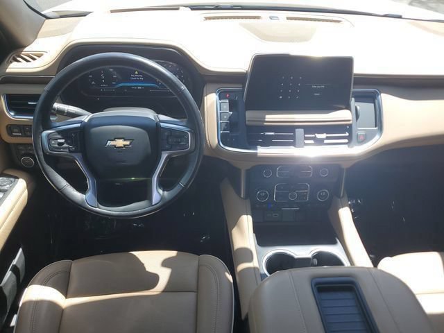 Used 2022 Chevrolet Suburban Premier w/ Premium Package AWD/4WD image 18