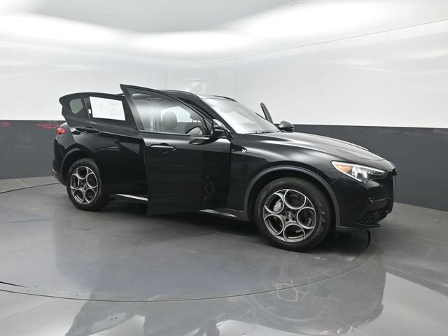 Used 2023 Alfa Romeo Stelvio Ti AWD/4WD image 34