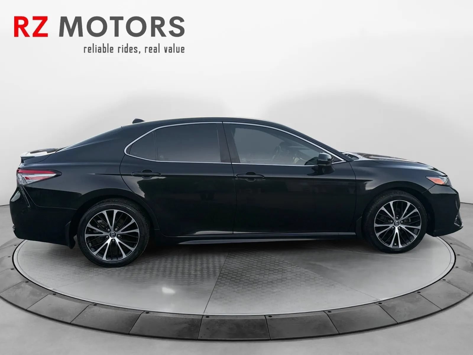 Used 2019 Toyota Camry SE FWD image 6