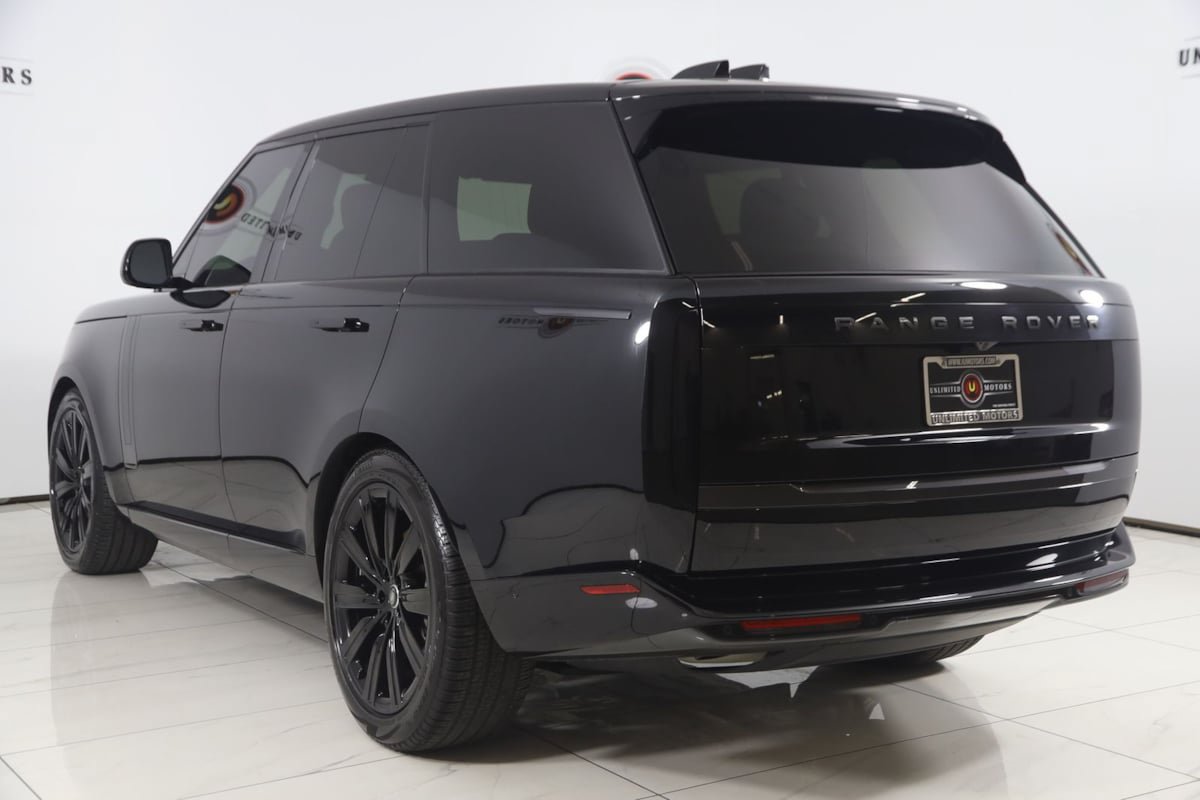 Used 2025 Land Rover Range Rover SE AWD/4WD image 3