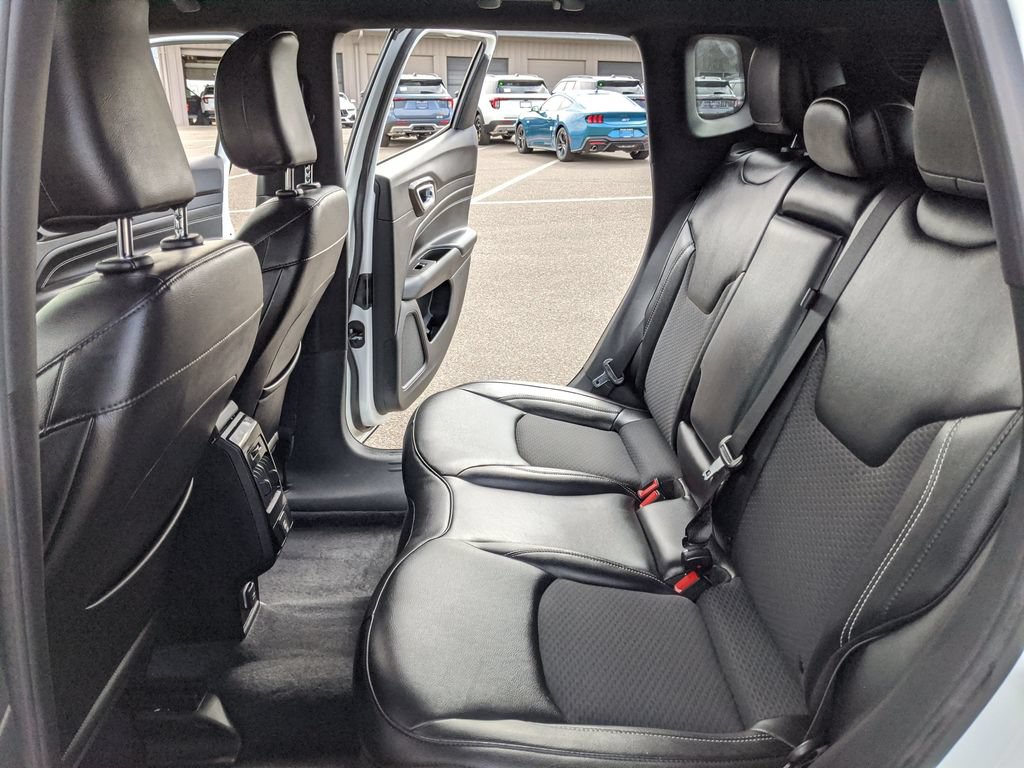 Used 2023 Jeep Compass Latitude AWD/4WD image 16