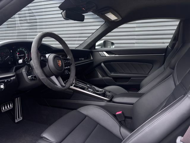 Certified 2025 Porsche 911 Turbo S AWD/4WD image 4