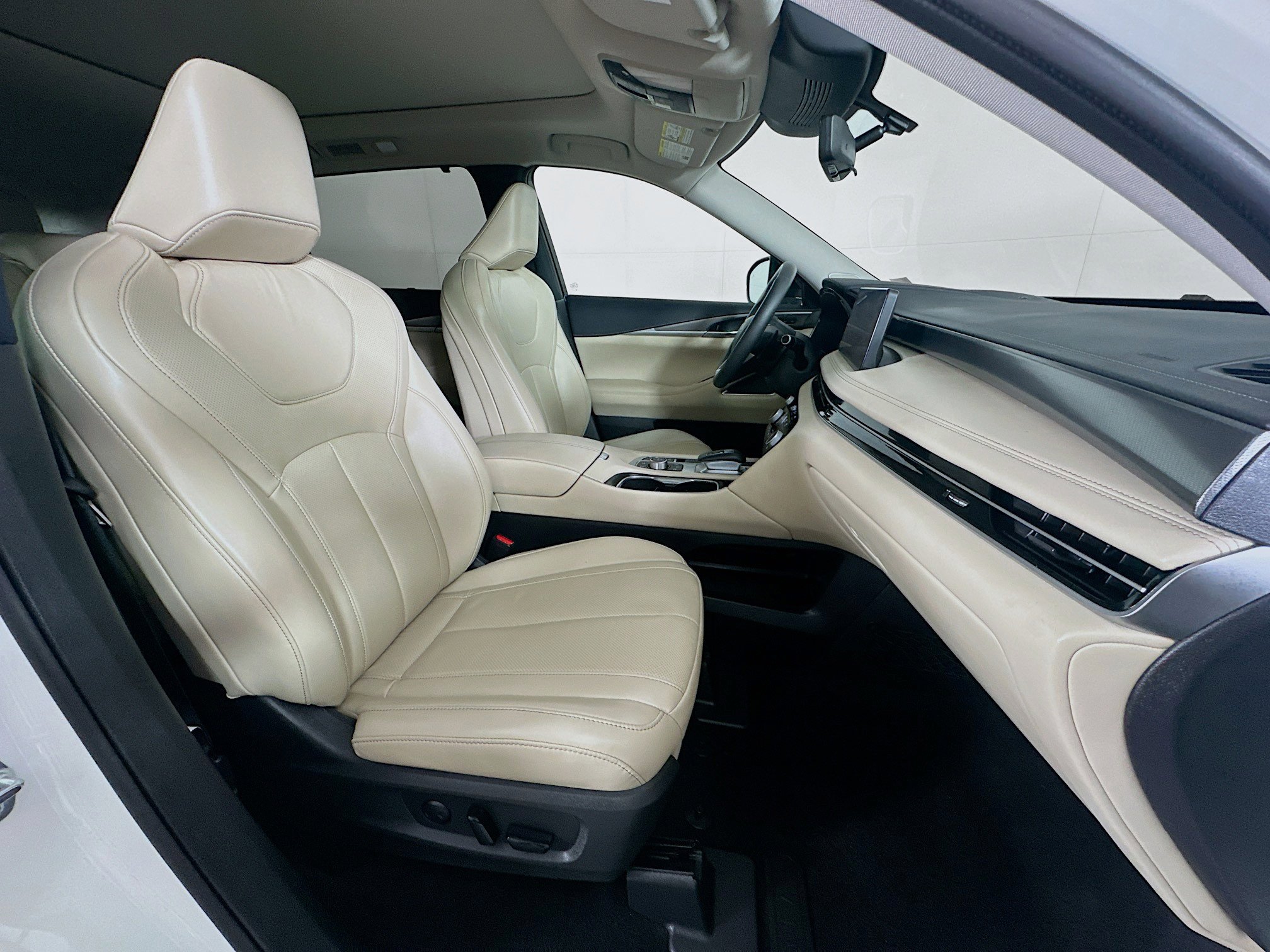 Used 2023 INFINITI QX60 Luxe w/ Vision Package AWD/4WD image 34
