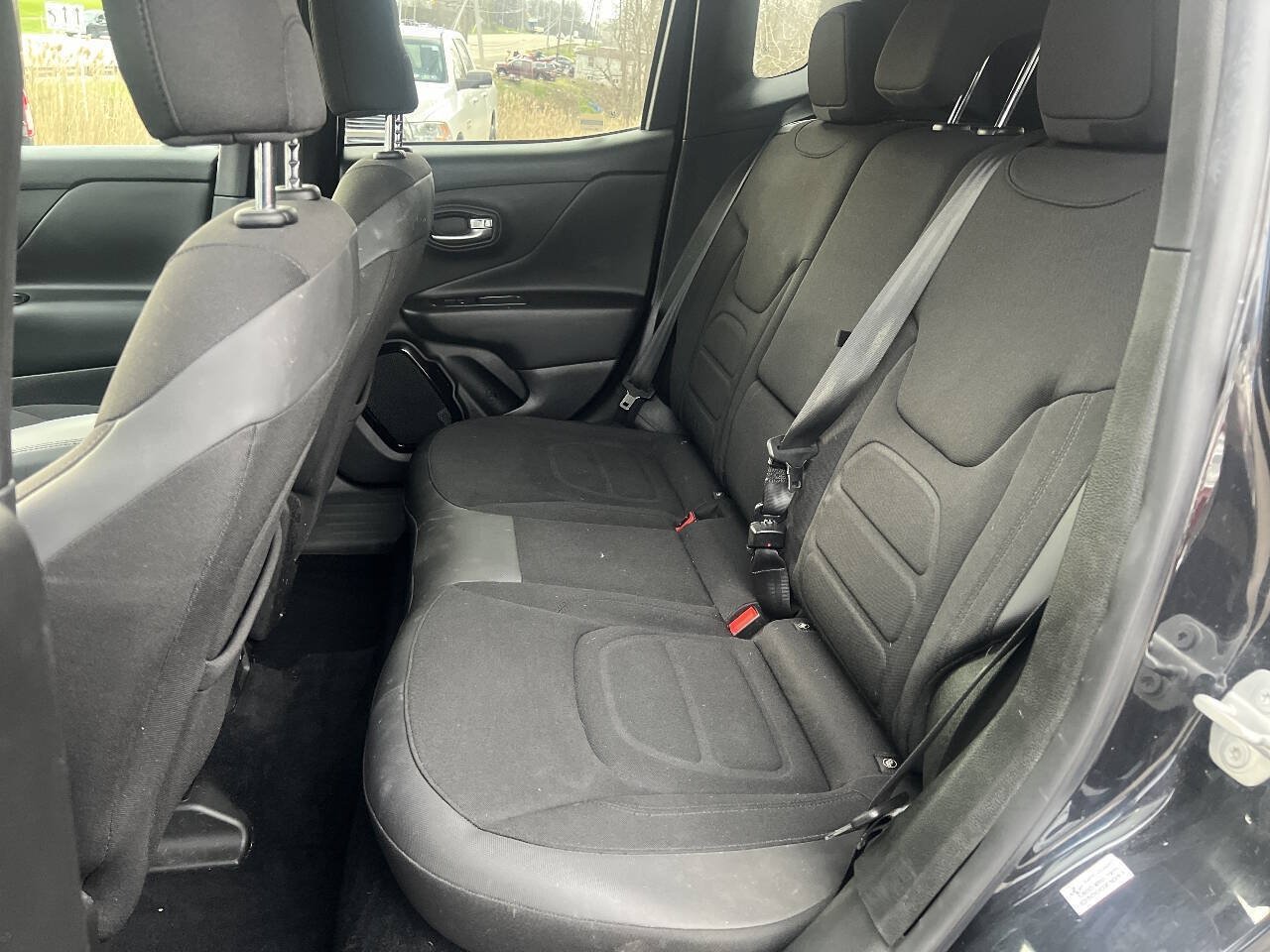 Used 2016 Jeep Renegade Latitude AWD/4WD image 13