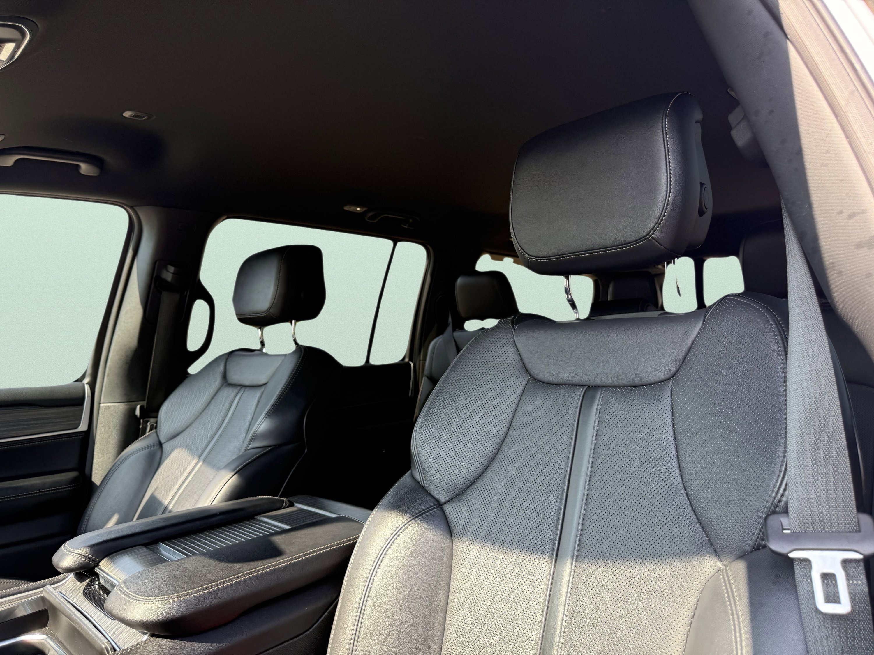 Used 2024 Jeep Wagoneer Series II w/ Flexible Seating Group image 35