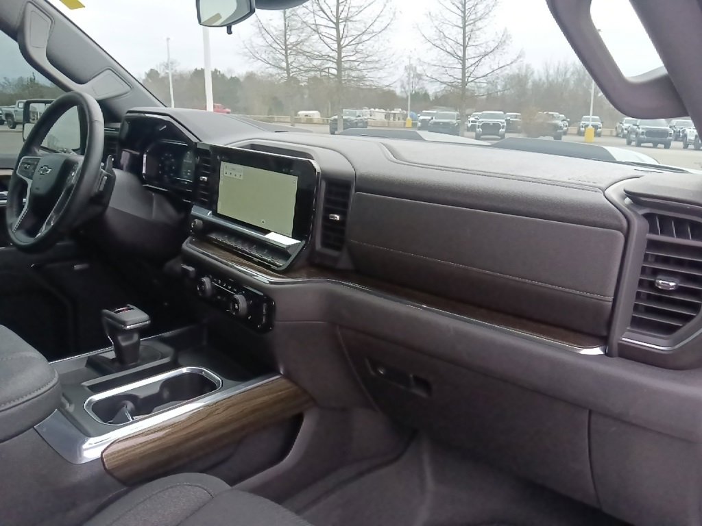 Used 2024 Chevrolet Silverado 1500 LT Trail Boss w/ Convenience Package II image 32