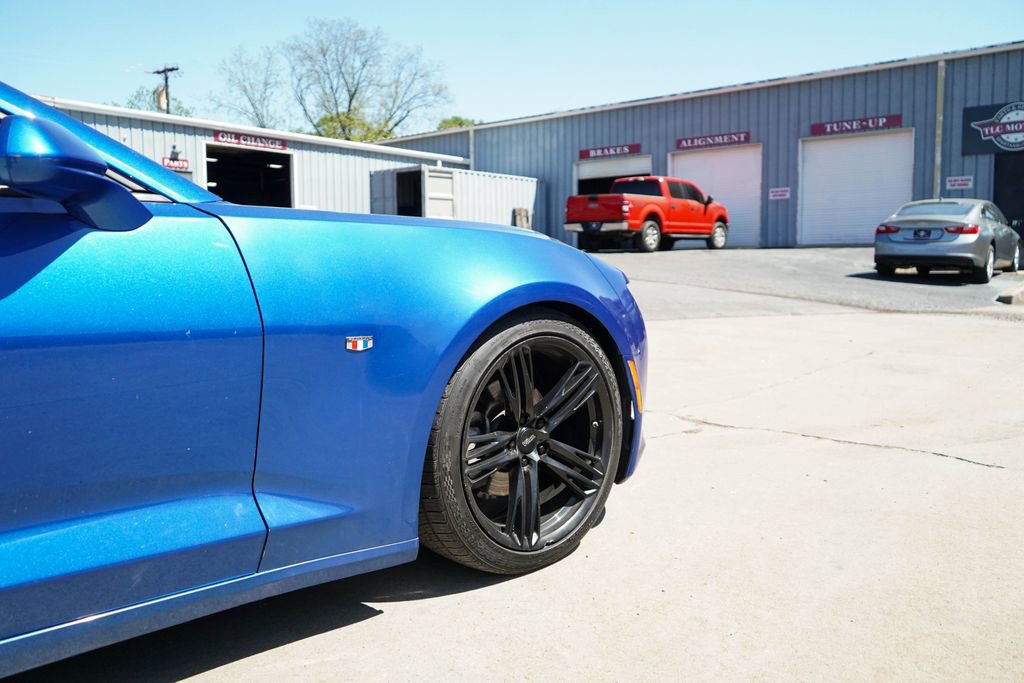 Used 2016 Chevrolet Camaro LT w/ Technology Package image 12