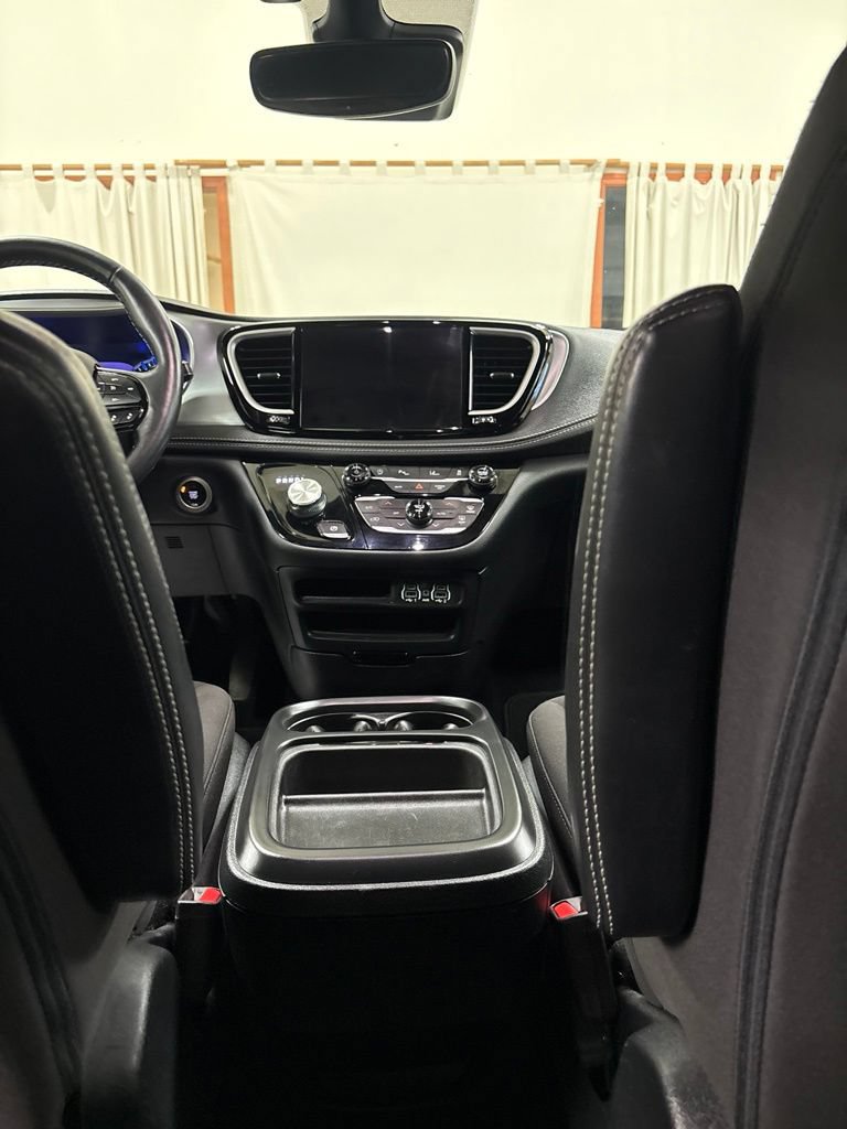 Used 2021 Chrysler Pacifica Touring w/ S Appearance Package FWD image 20