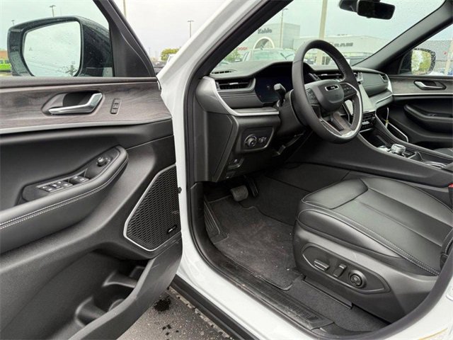 New 2025 Jeep Grand Cherokee L Limited w/ Black Appearance Package image 20