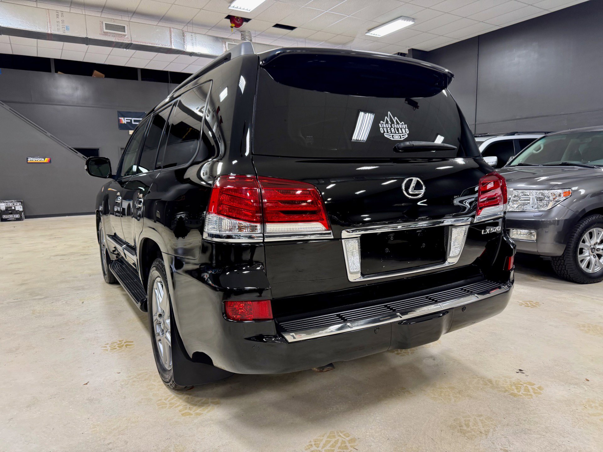 Used 2013 Lexus LX 570 4WD w/ Luxury Pkg w/Pre-crash image 12